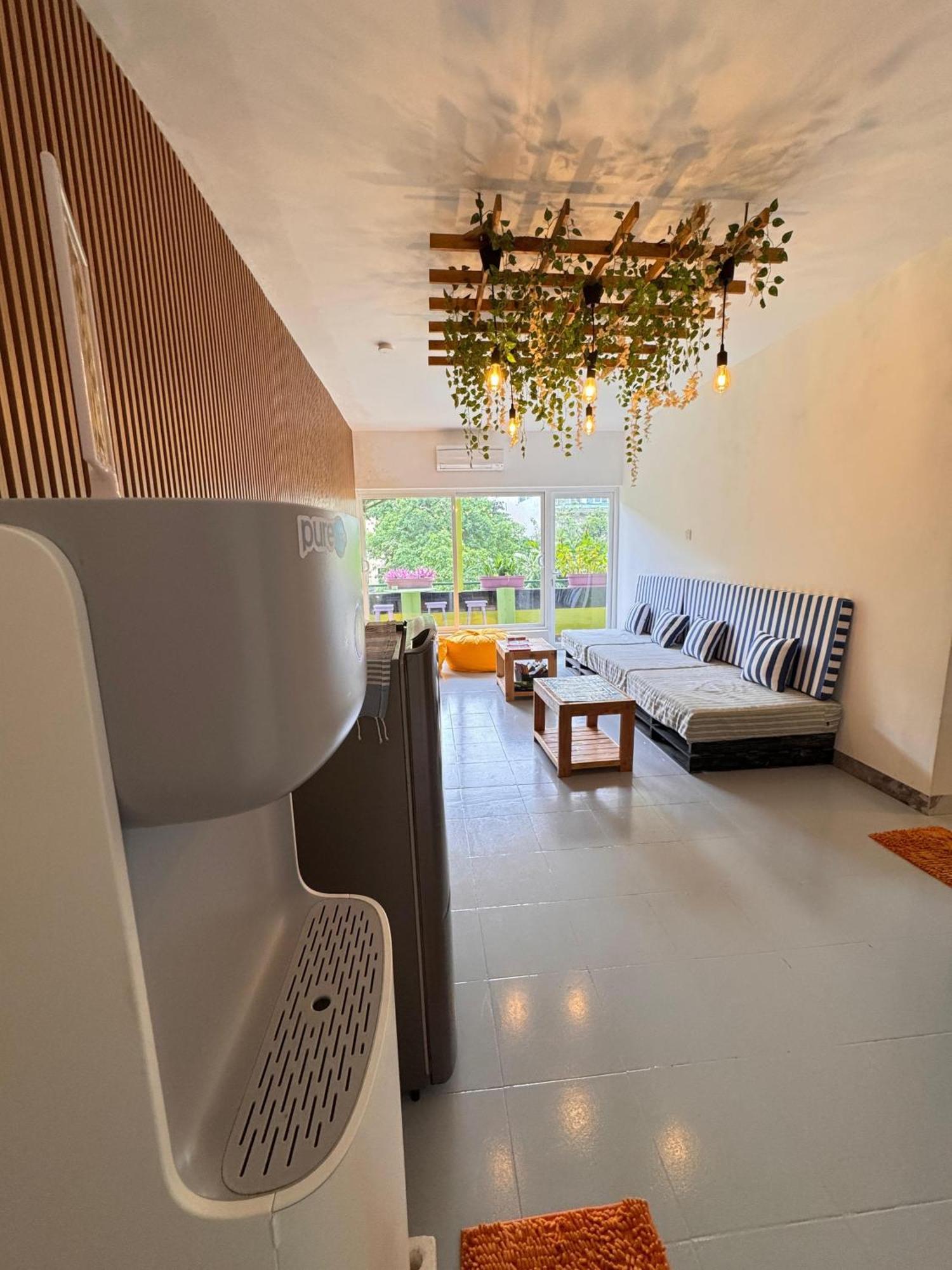 Hostel Republic At Galle Face Colombo Exterior photo